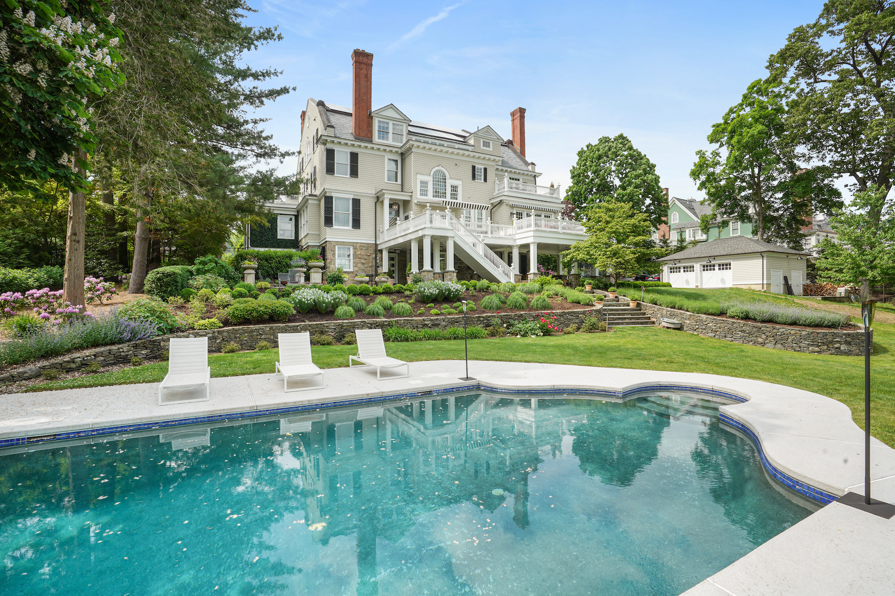 The Best Time of Day to Photograph Homes in the Northeast